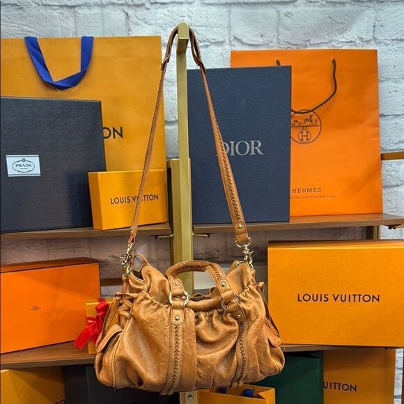 Leather shoulder bag - Picture 2 of 10